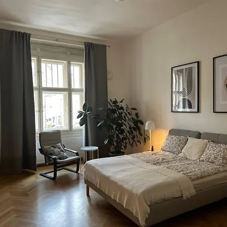 Spacious Elegance - A Central Gem Prague Exterior photo