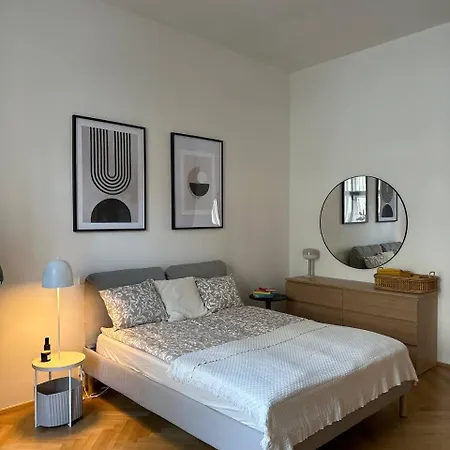 Spacious Elegance - A Central Gem Prague Exterior photo