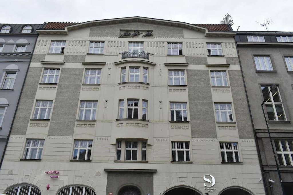 Spacious Elegance - A Gem Apartment Prag