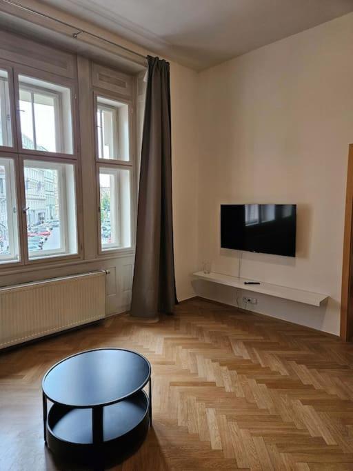 Spacious Elegance - A Gem Прага