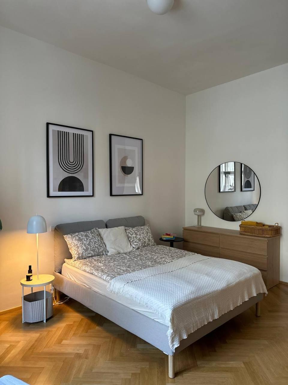 Spacious Elegance - A Gem Прага